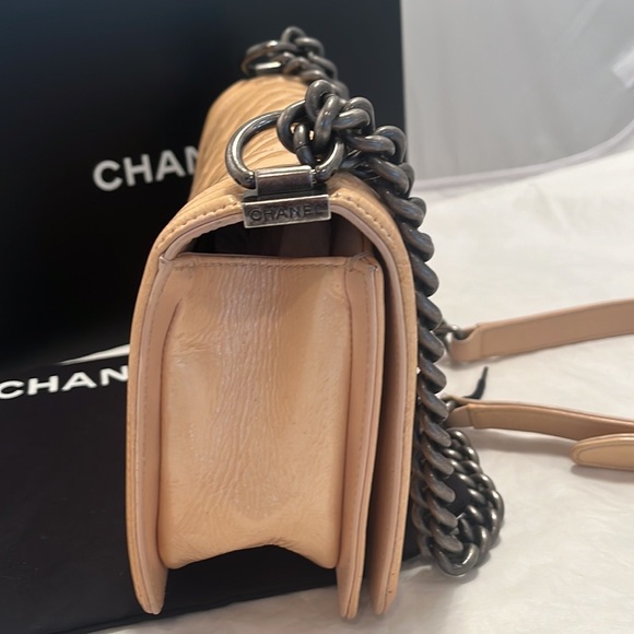 CHANEL Le Boy Medium Shoulder Bag - Picture 5 of 15